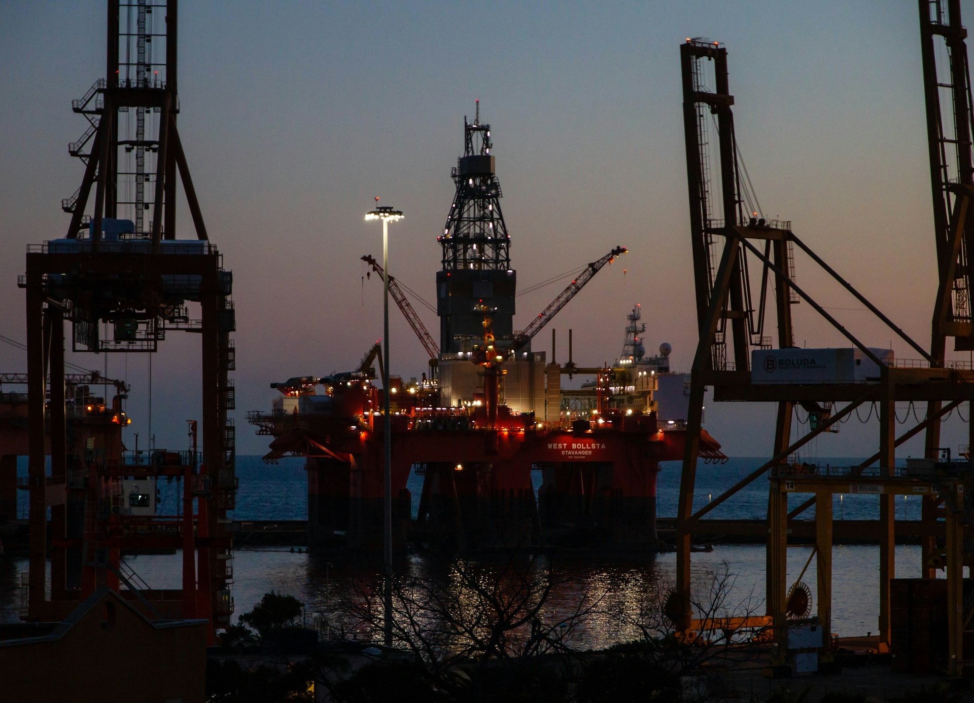Petrobras, PRIO e mais: o que fazer com as ações após queda forte com acordo EUA-Irã?