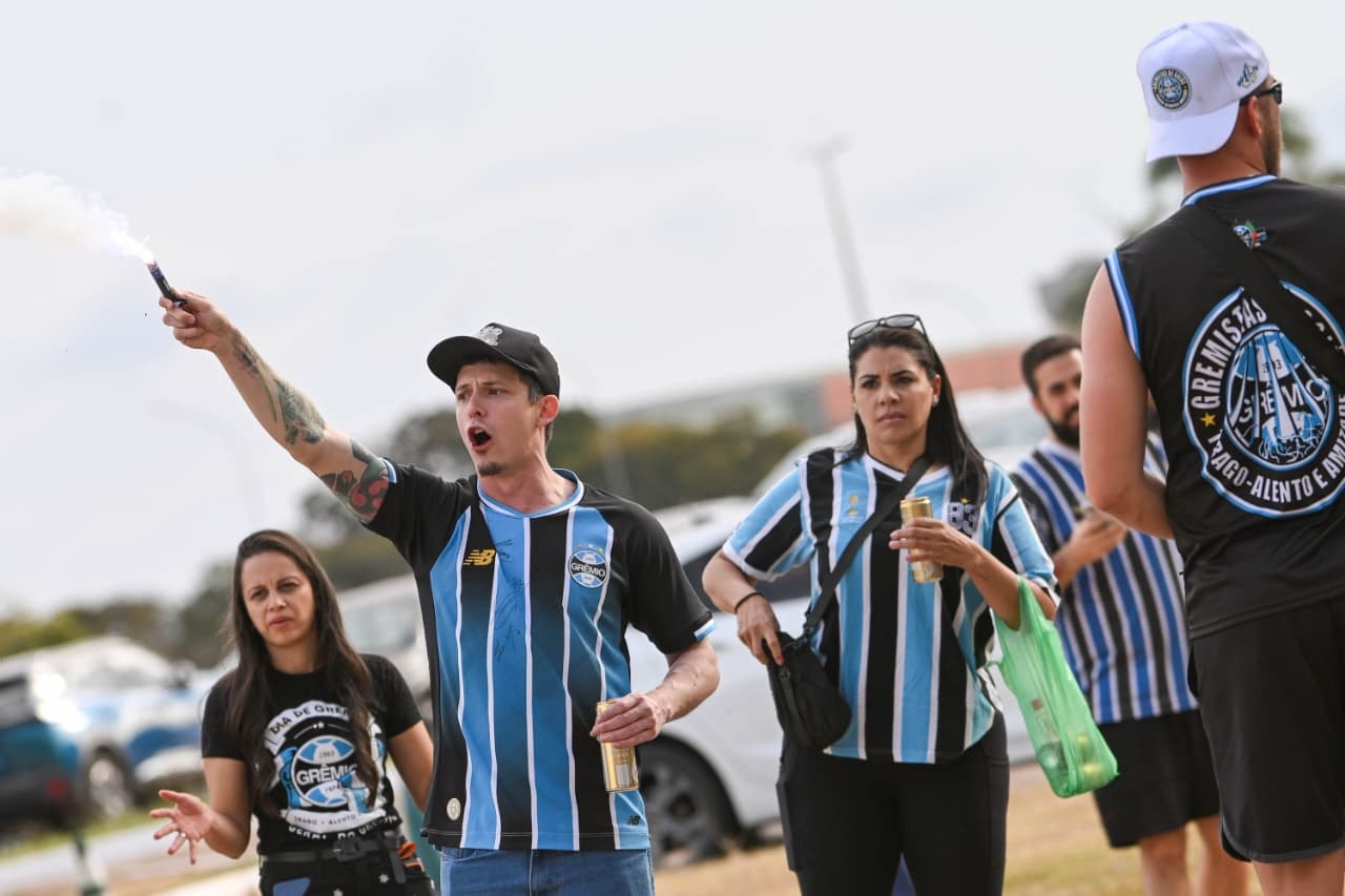 Cruzeiro e Grêmio se enfrentam em amistoso no Mané Garrincha; siga ao vivo