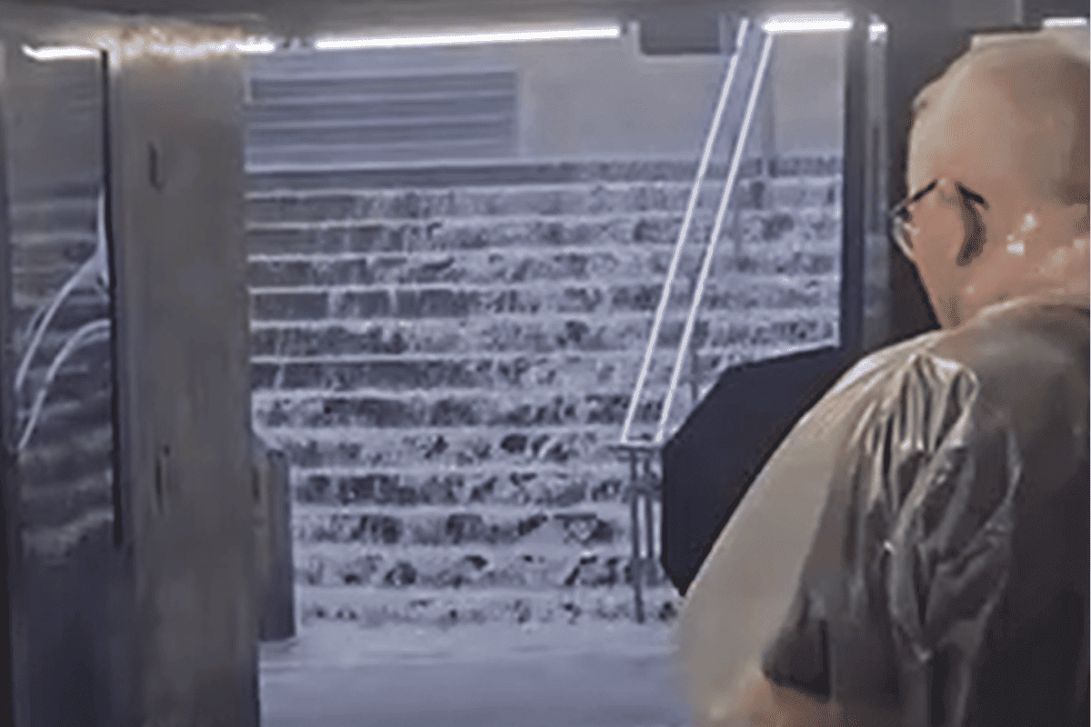 Mais um dia no Metrô de SP: chuva invade estações e causa transtorno