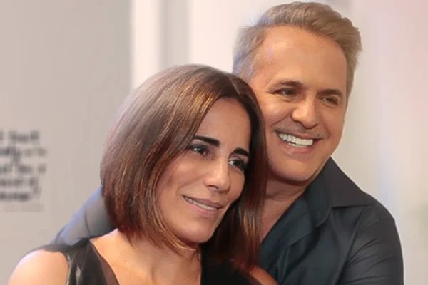 Glória Pires surge aos beijos com marido e ganha declaração apaixonada