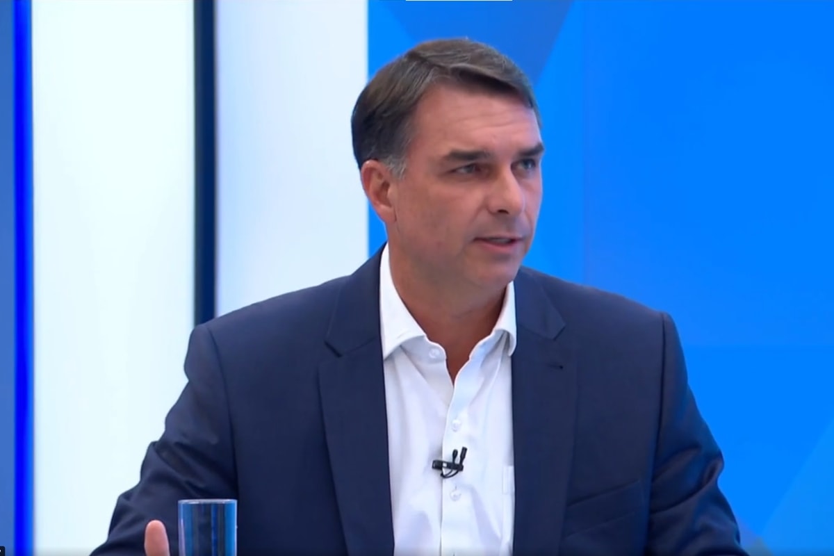Lo Prete rebate fala de Flávio sobre Master: “Não está confirmado pela PF”