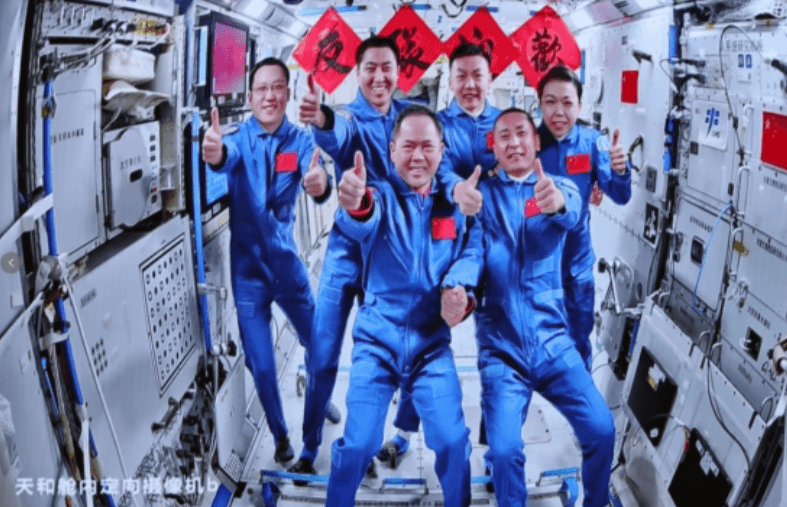 Taikonautas chineses retornam à Terra após ficarem ‘isolados’