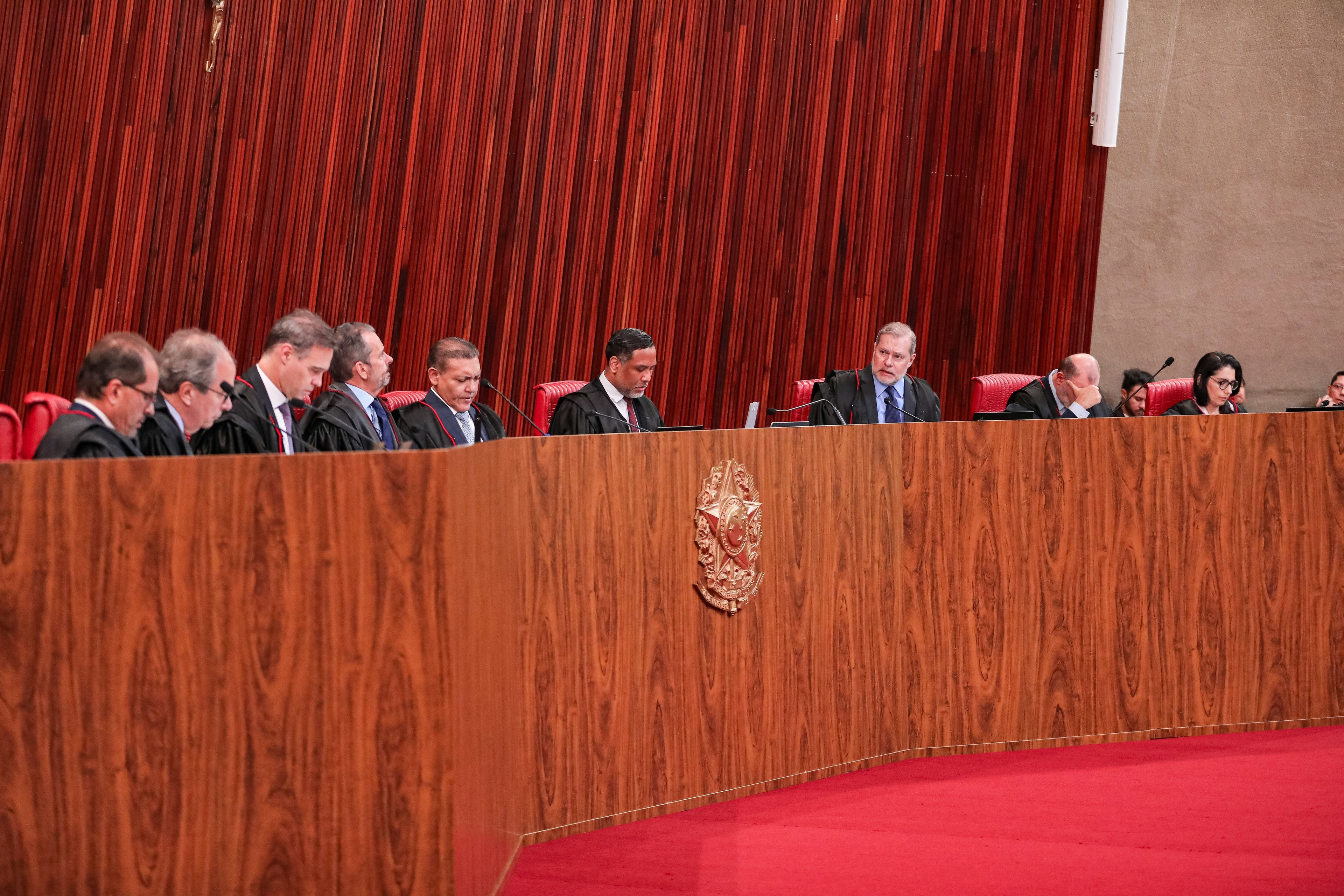 Porte de armas é proibido em todo o país a partir deste sábado por 2º turno