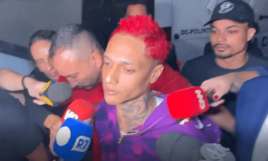 Oruam tira tornozeleira eletrônica em vídeo após habeas corpus