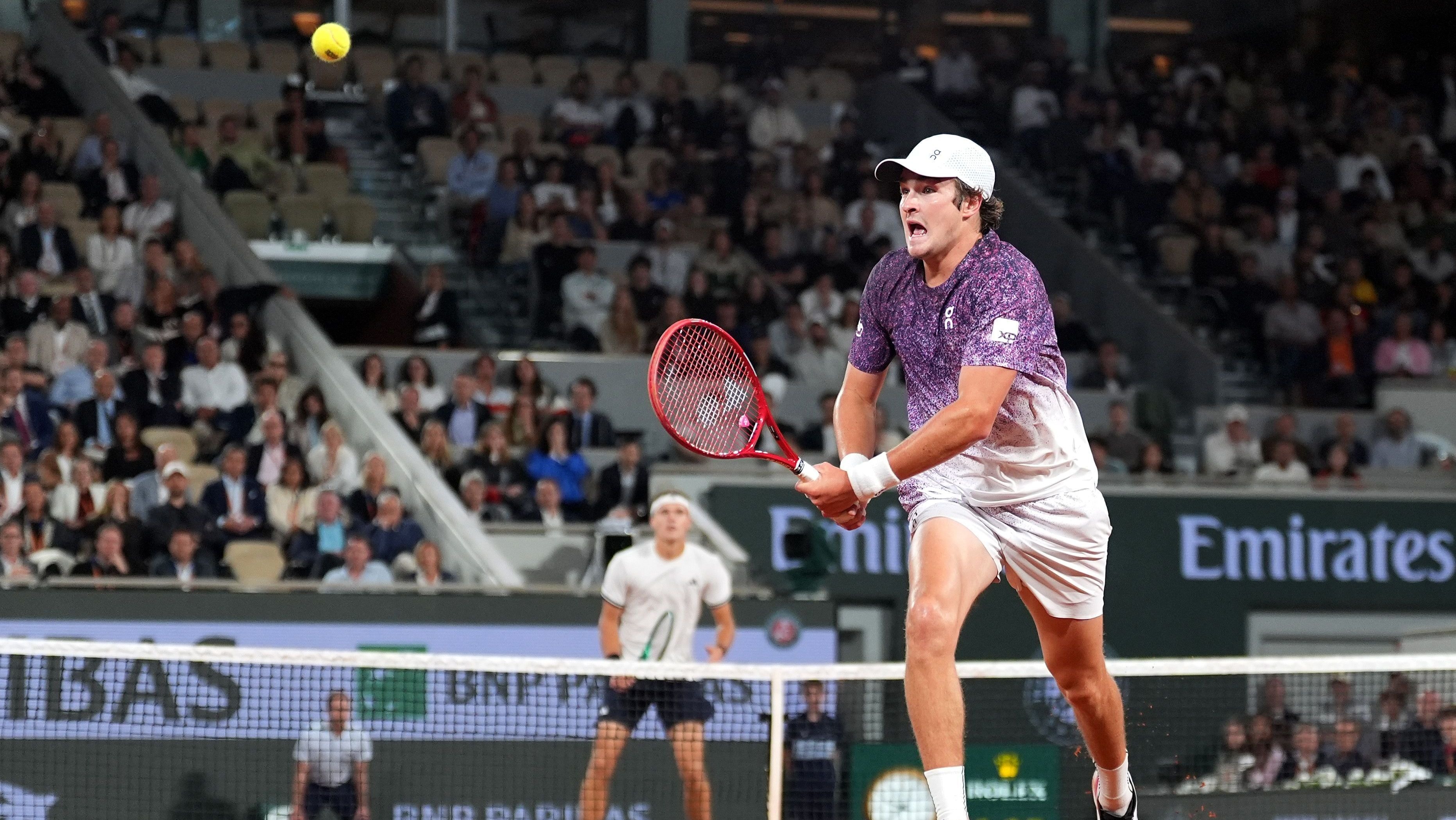 Algoz de João Fonseca, Mensik enfrenta Zverev na semifinal de Roland Garros