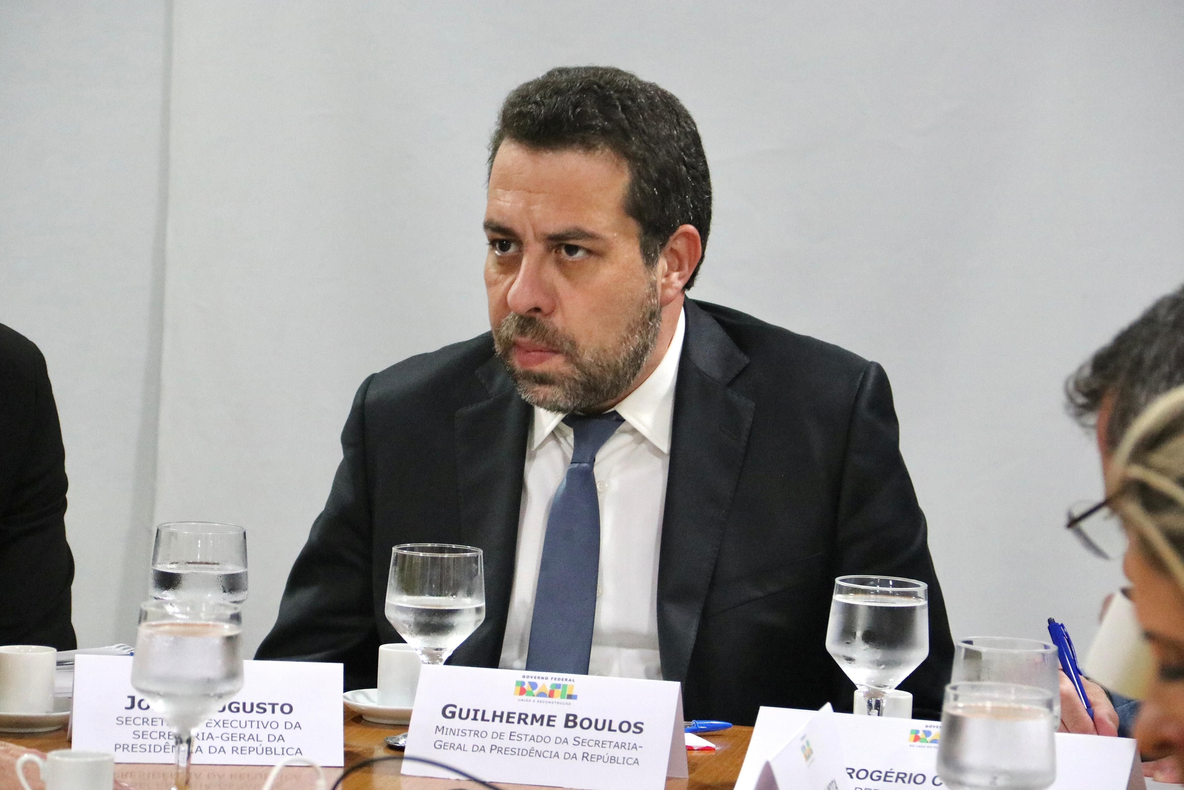 Fim da 6×1: Oposição quer associar jornada a pagamento por hora