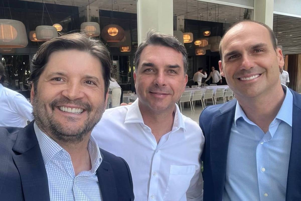 André do Prado cola em Tarcísio e busca blindagem de crise com Flávio
