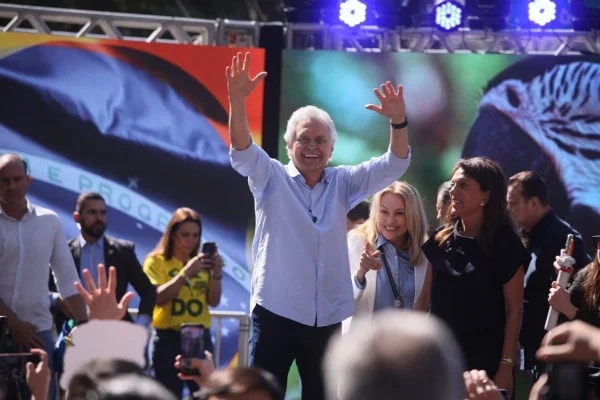 Caiado chama Lula de "agiota", evita nome de Flávio, mas dá indiretas