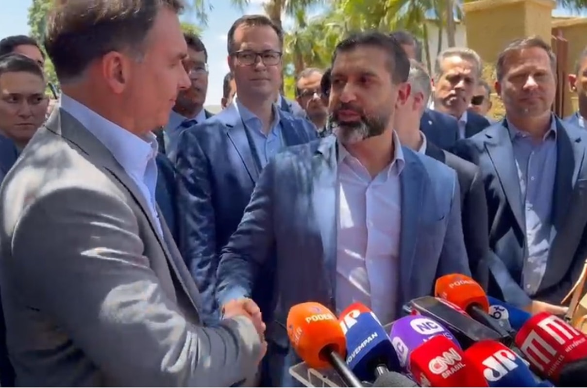 Após apoio de União-PP, Flávio Bolsonaro ganha reforço do Novo no 2º turno