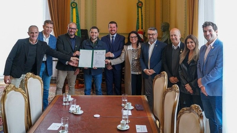 Tecnologia brasileira reduz custos na produção de aves e suínos