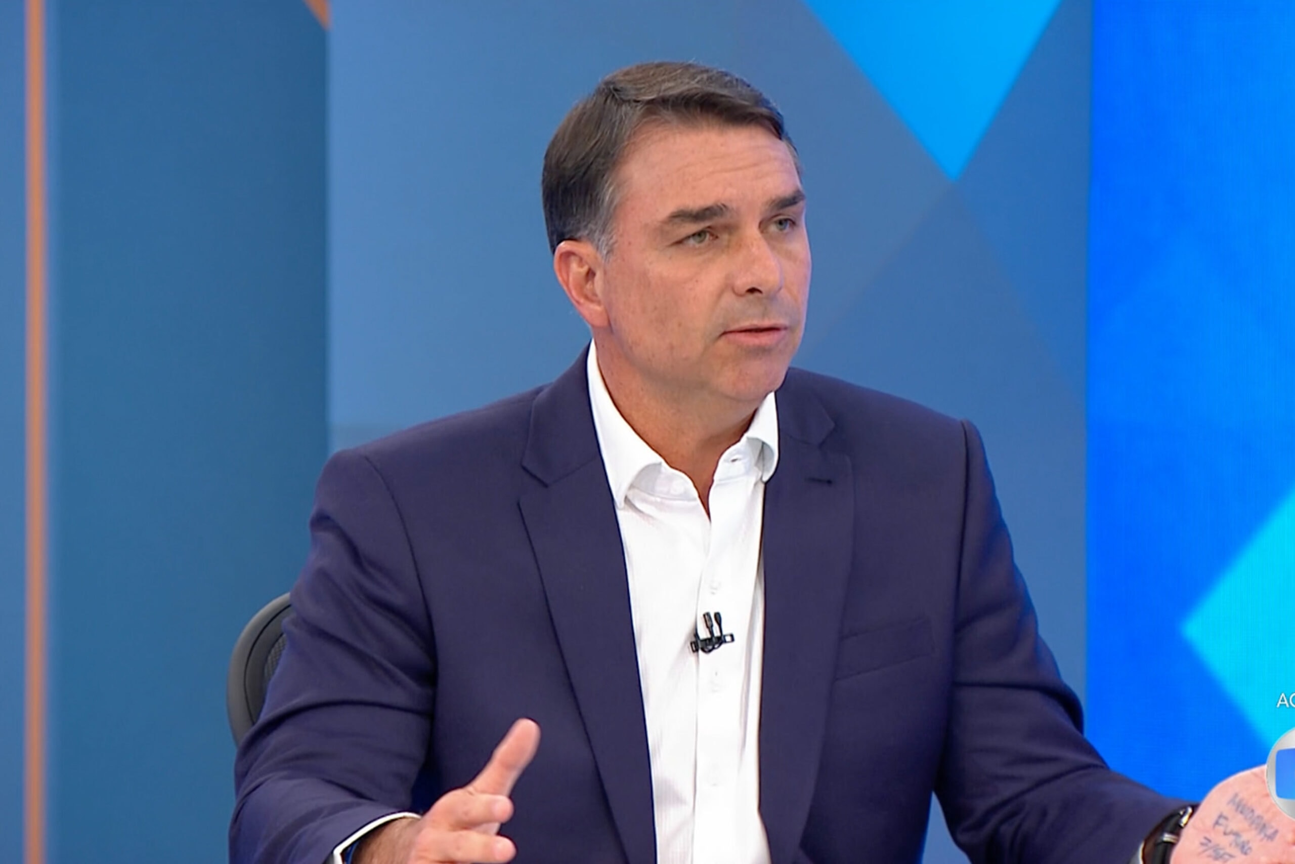Flávio Bolsonaro diz que Eduardo errou ao agradecer tarifaço de Trump