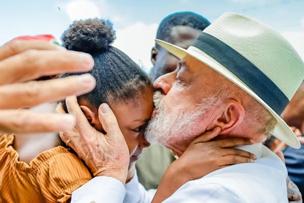Lula intensifica ida a convenções para colar imagem nos aliados