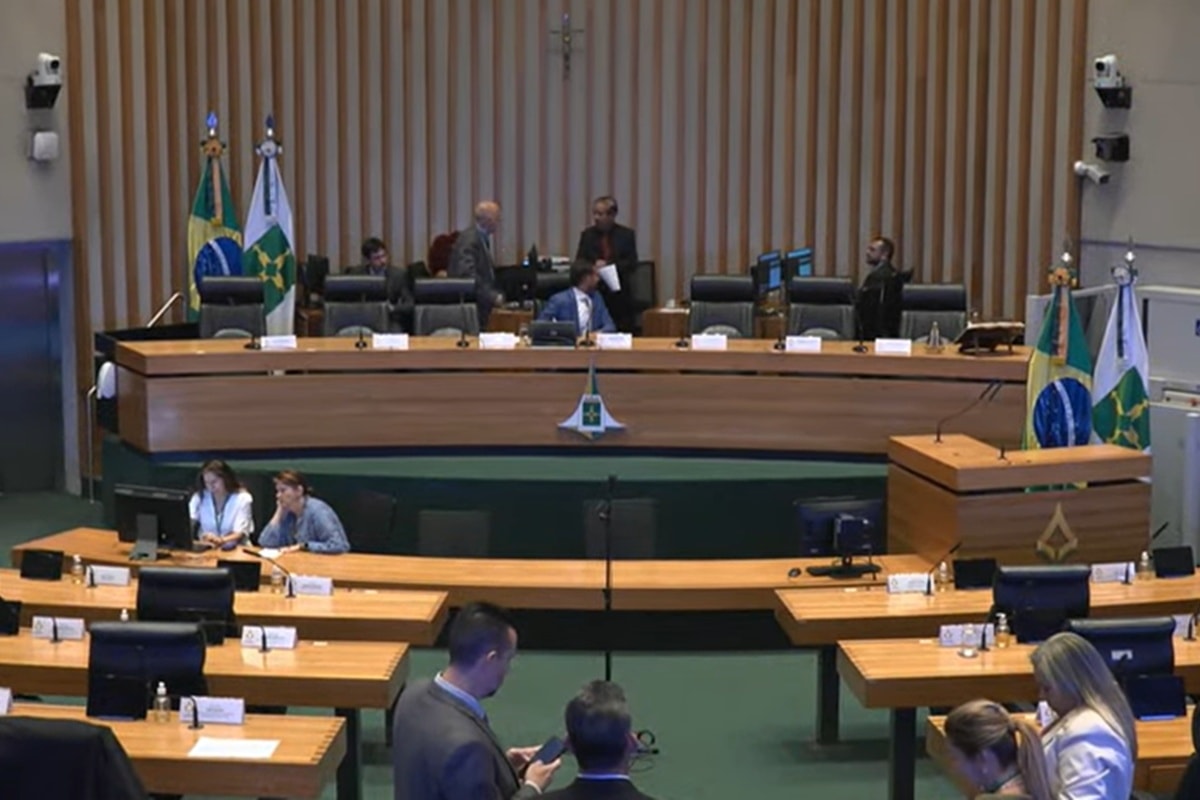 Em ritmo eleitoral, apenas 7 dos 23 distritais comparecem para sessão