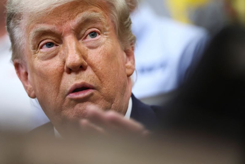 “Sigo o que o Serviço Secreto diz”, afirma Trump sobre voo secreto