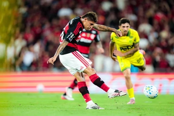 Flamengo vence Mirassol e fica a um ponto do Palmeiras no Brasileirão