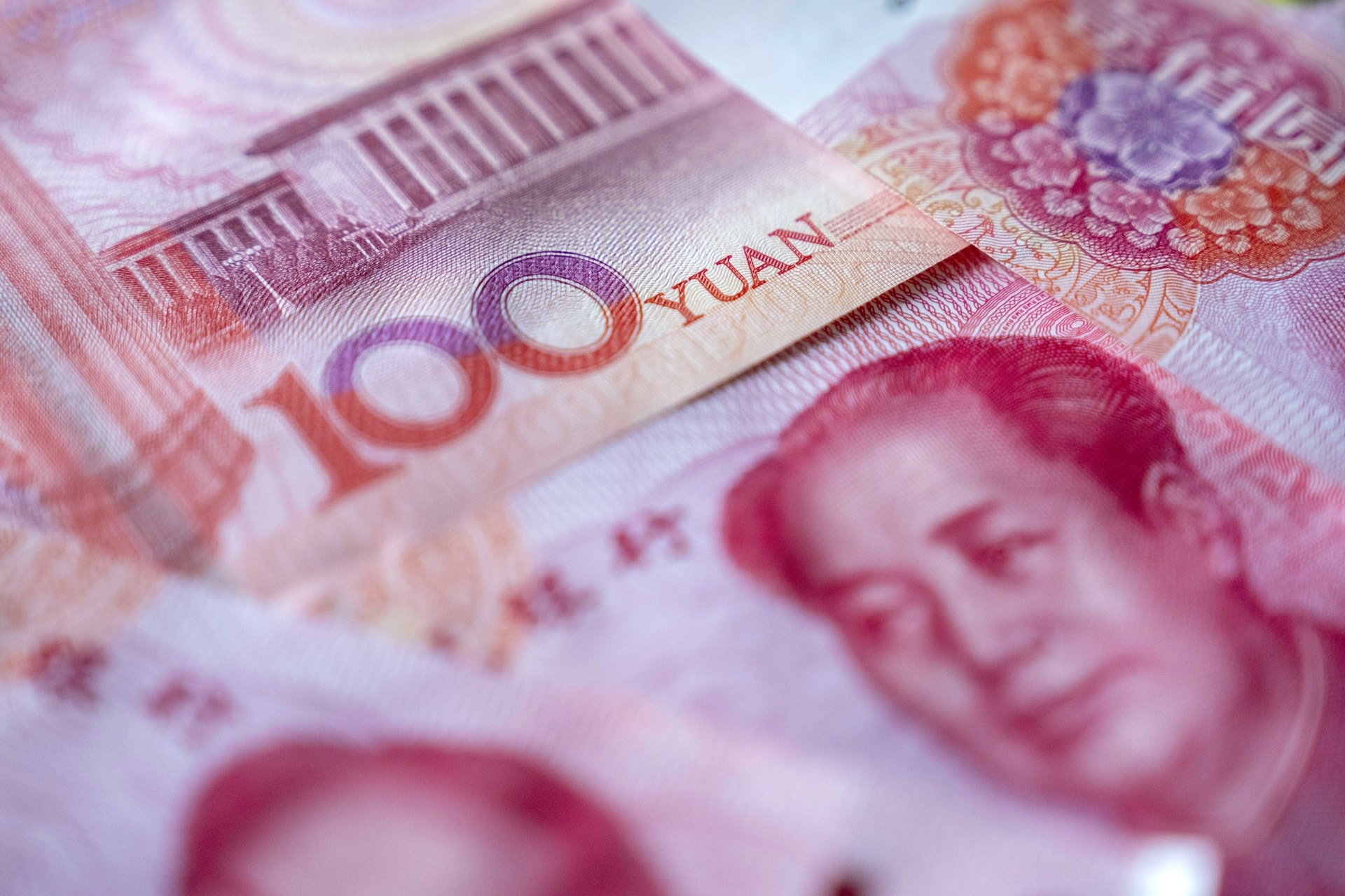 China: reservas cambiais sobem em julho com dólar fraco e compras de ouro continuam