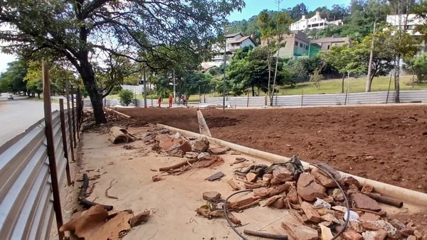 Após 2 anos e 7 aditivos, Praça do Papa será reaberta em BH