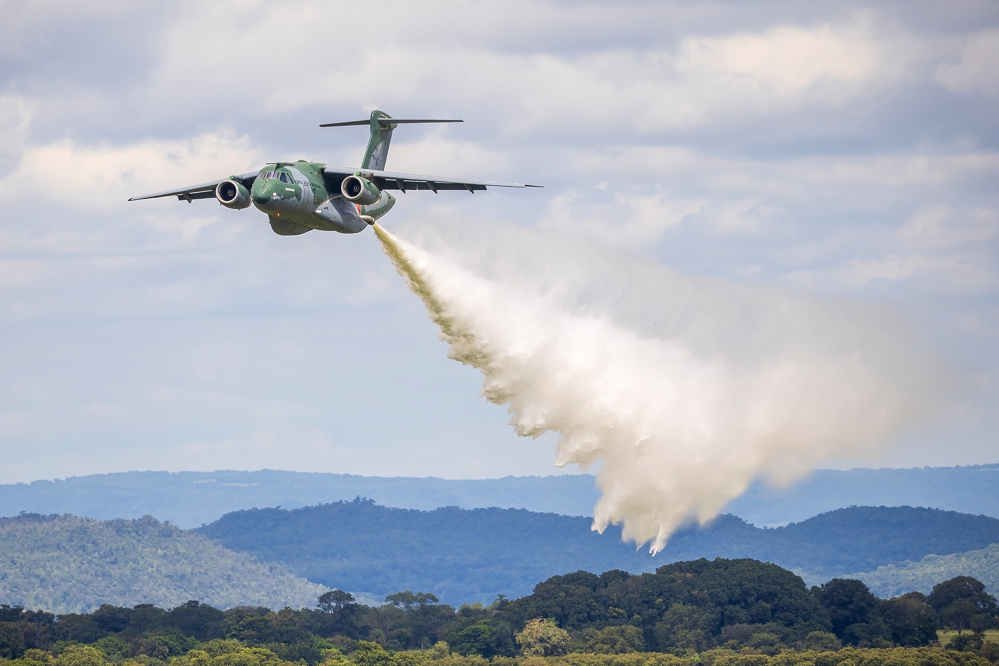 FAB envia reforço aéreo para combater queimadas no Amazonas