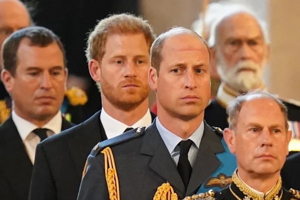 Príncipes William e Harry são pressionados a se reconciliar após conflitos