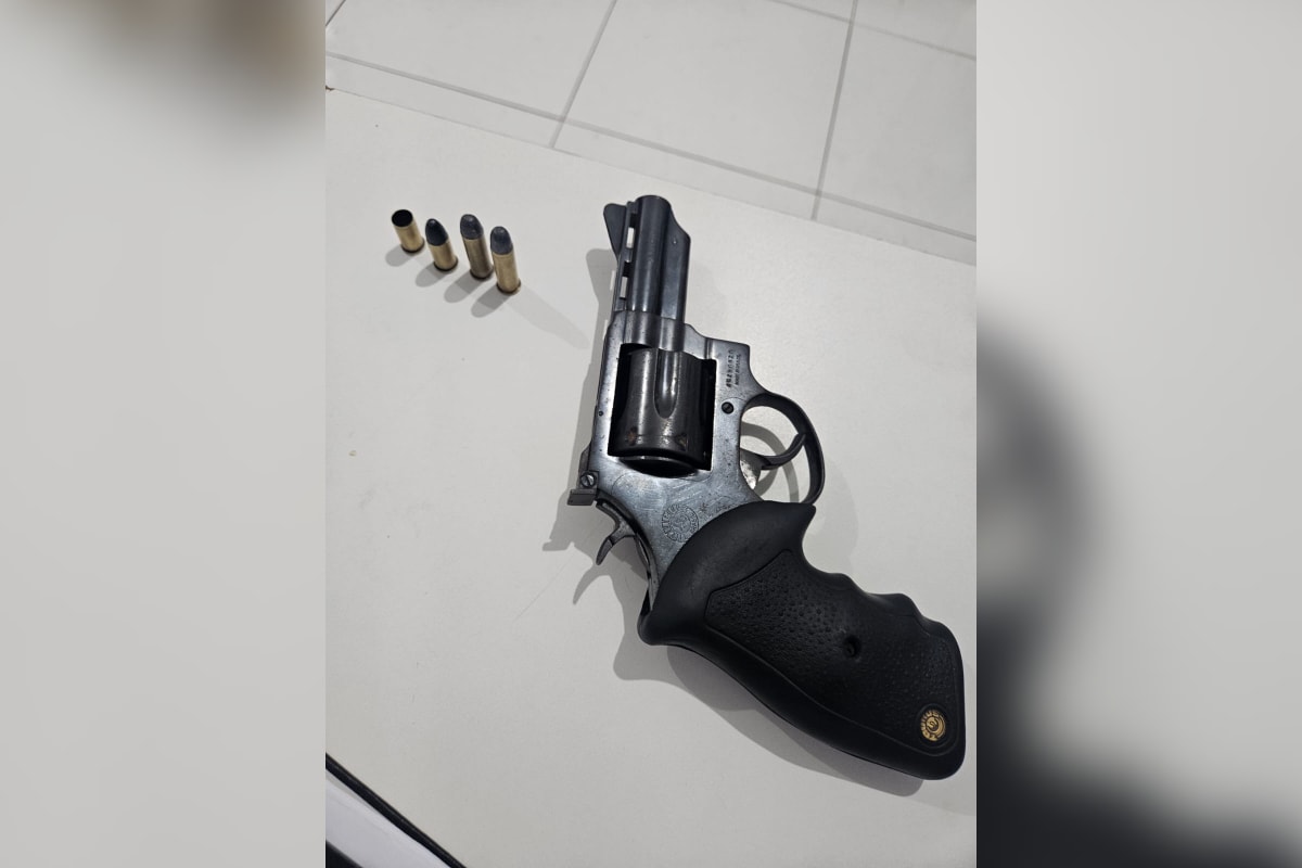 Jovem de 18 anos morre com tiro acidental ao manusear arma com namorada