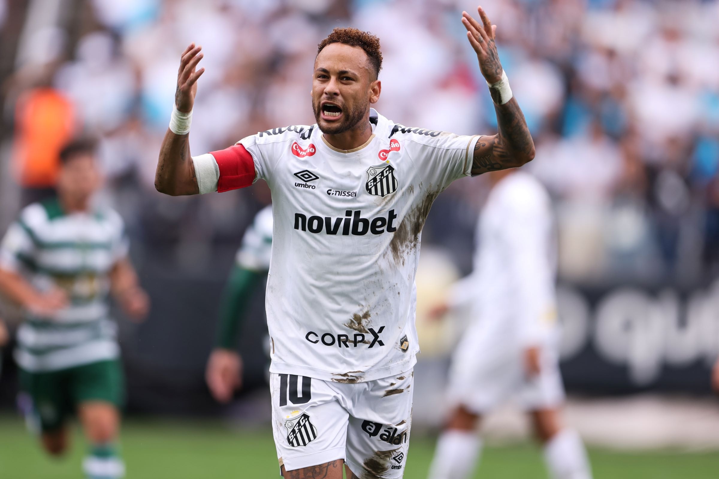 Após a Copa, Neymar se reapresenta ao Santos com futuro indefinido