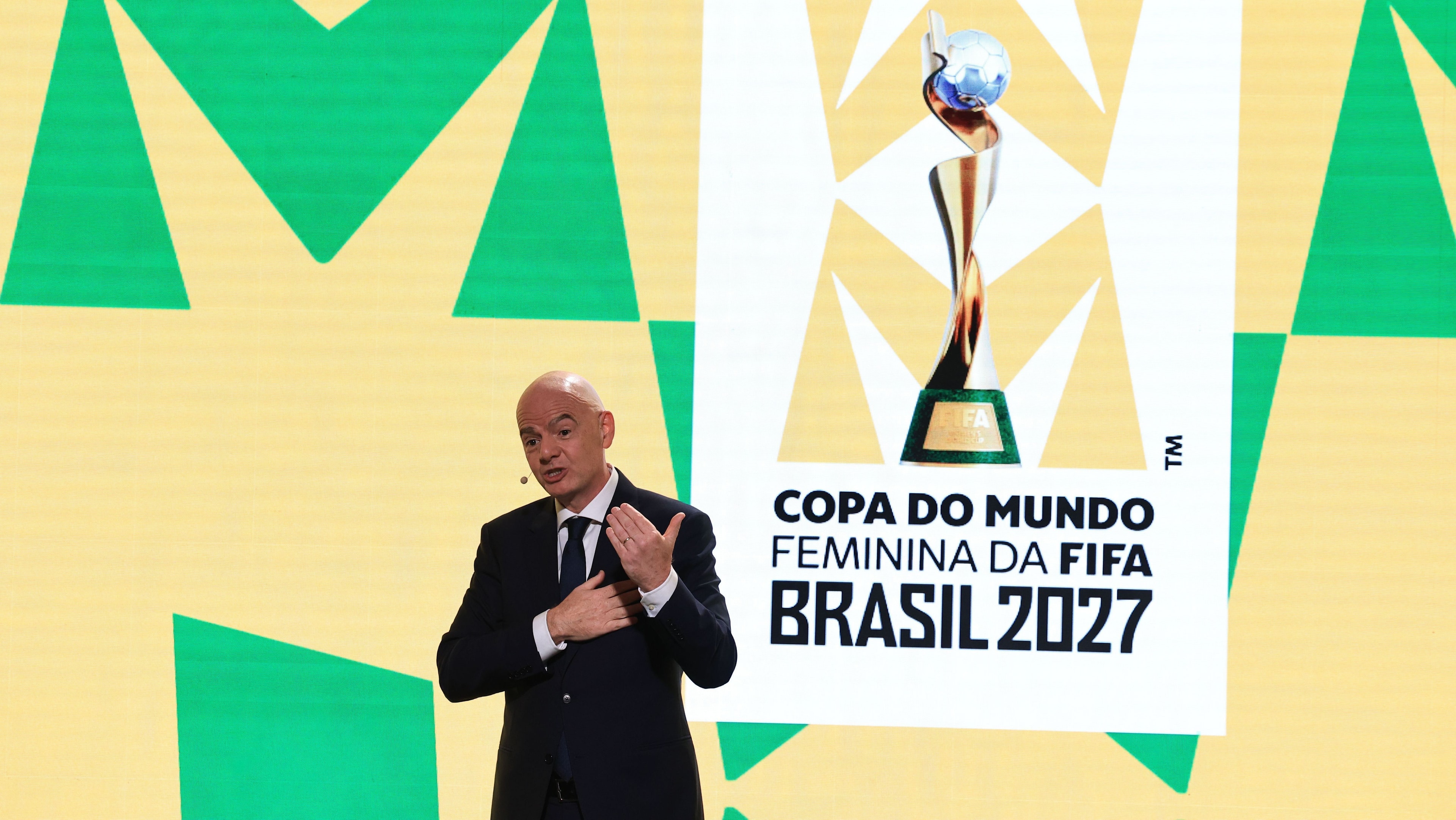 Lamine Yamal usa boné do Brasil e agita redes sociais