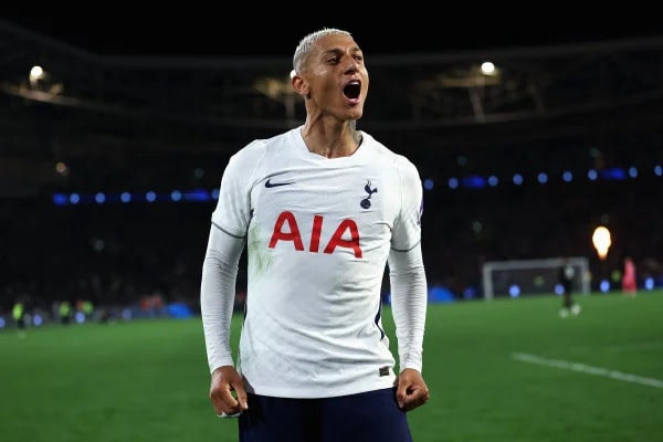 Richarlison está próximo de retornar ao Everton, diz jornal inglês