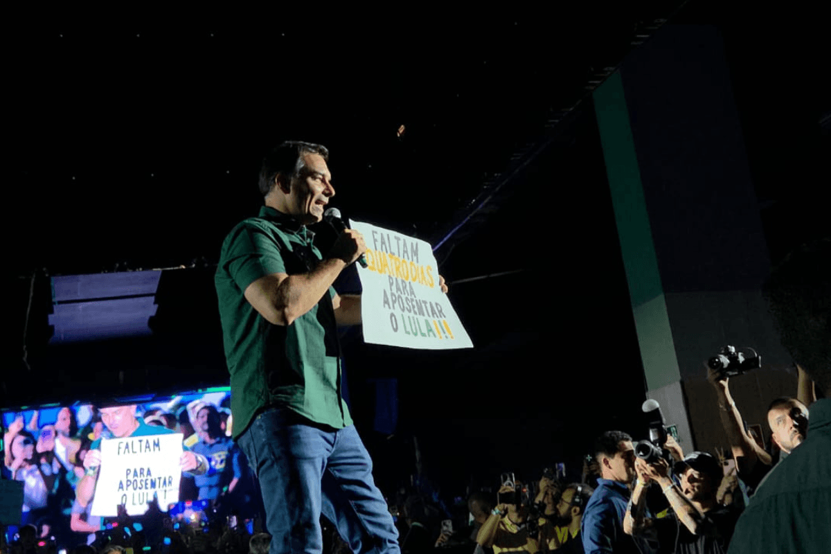Flávio diz que abre sigilos se Marcola, ex-chefe de gabinete de Lula, abrir