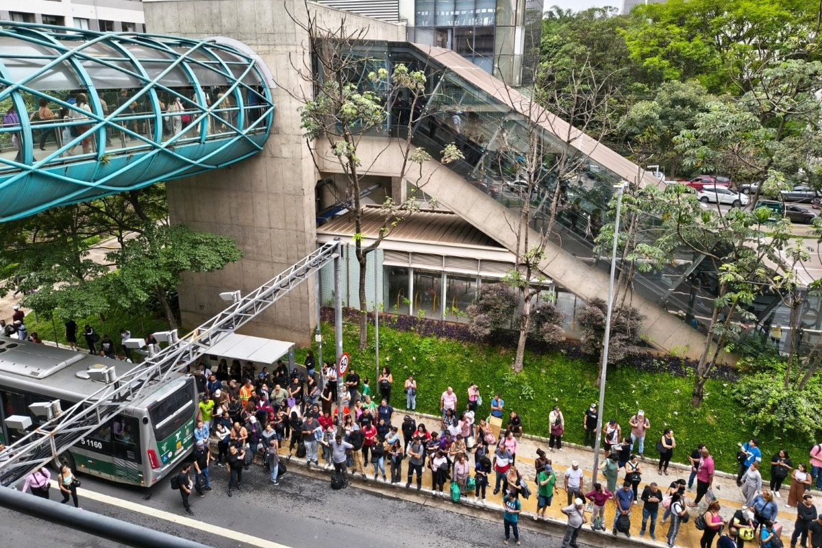 Circulação é interrompida na Linha 15-Prata após acidente com guindaste