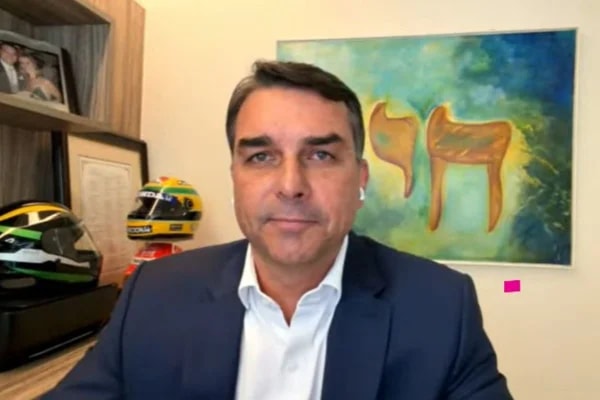 Sem Jair, família Bolsonaro terá 5 nomes na disputa nas Eleições 2026