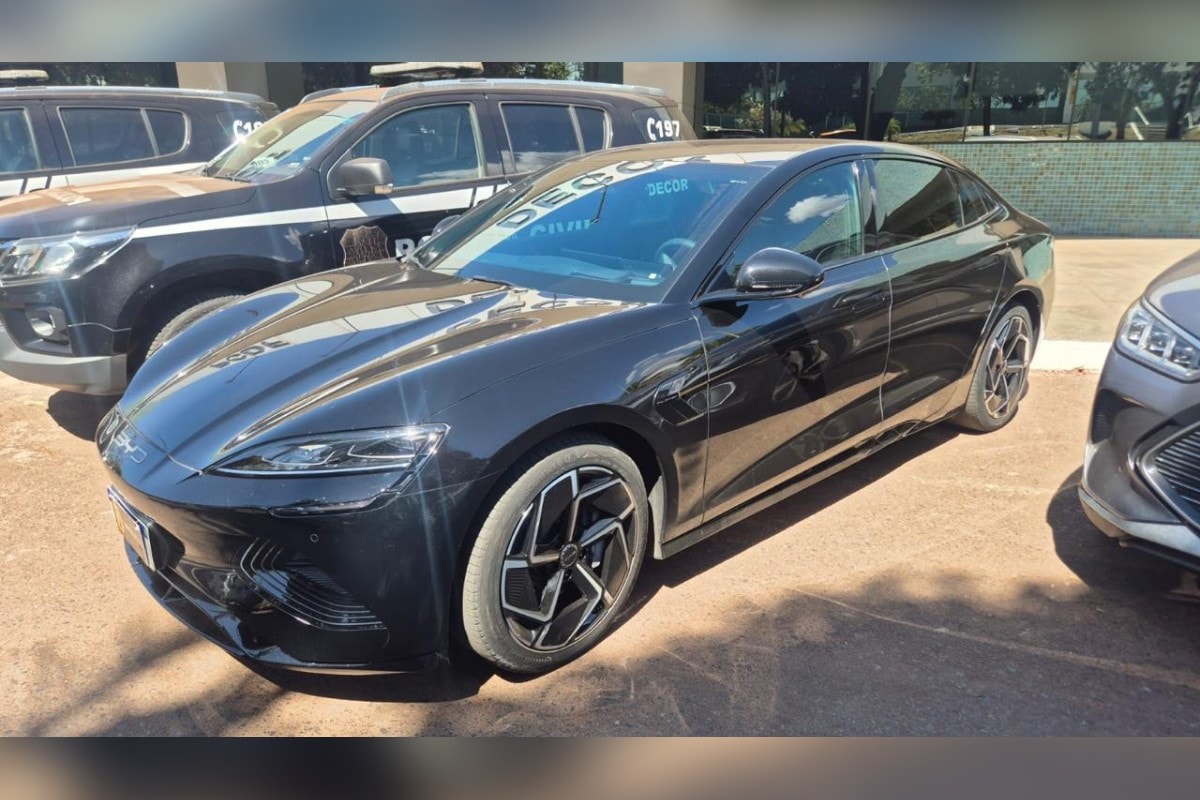 PCDF apreende carros de luxo de casal investigado por corrupção