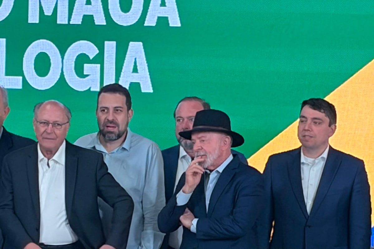 Após derrota na Copa, Lula alfineta Seleção: "Só voltou um jogador"