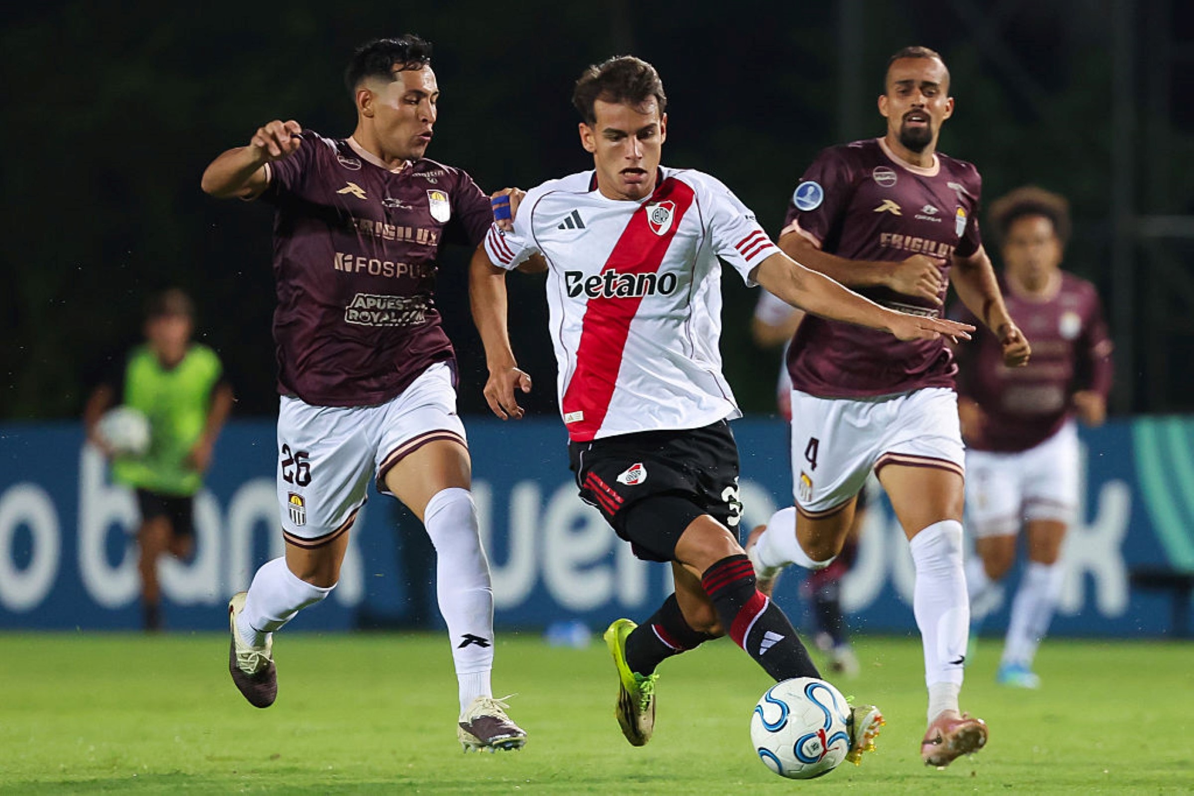 Flamengo acerta a contratação de Joaquín Freitas, joia do River Plate
