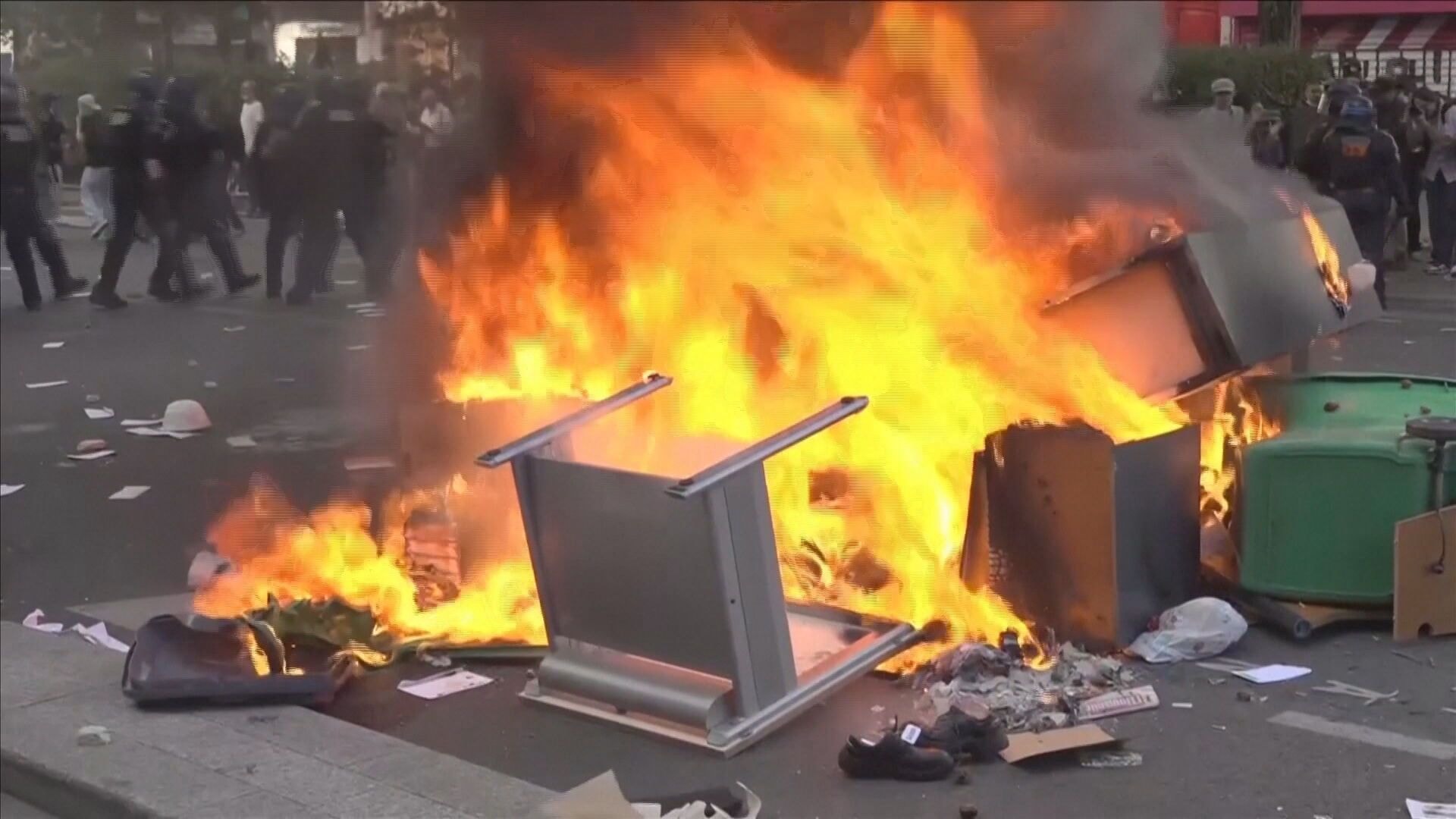 França detém quase mil pessoas em novos protestos por todo o país