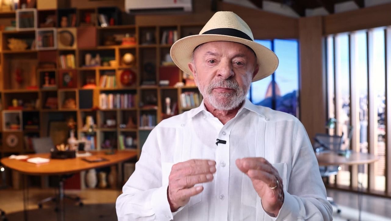 Flávio diz que Lula tem “rabo preso” por não comentar caso Moraes