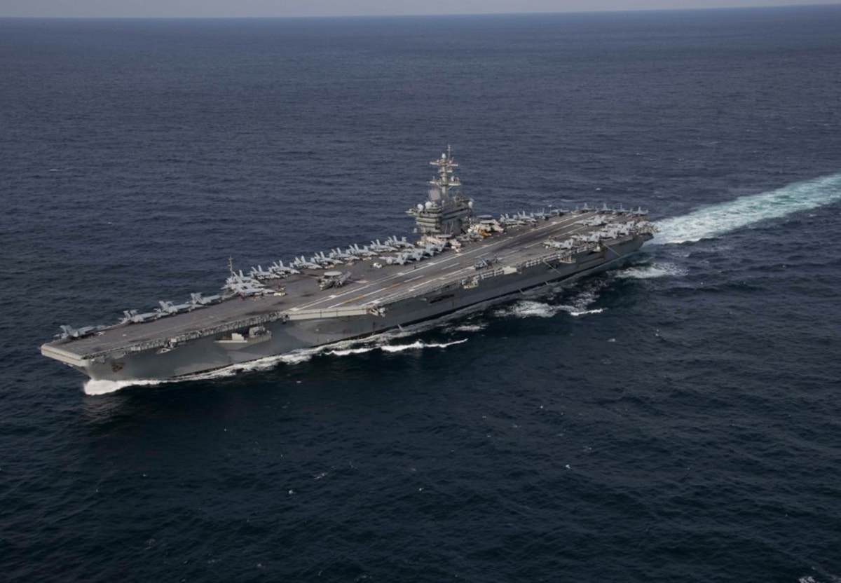 USS Lincoln: há 250 dias no mar, porta-aviões dos EUA passa por crise