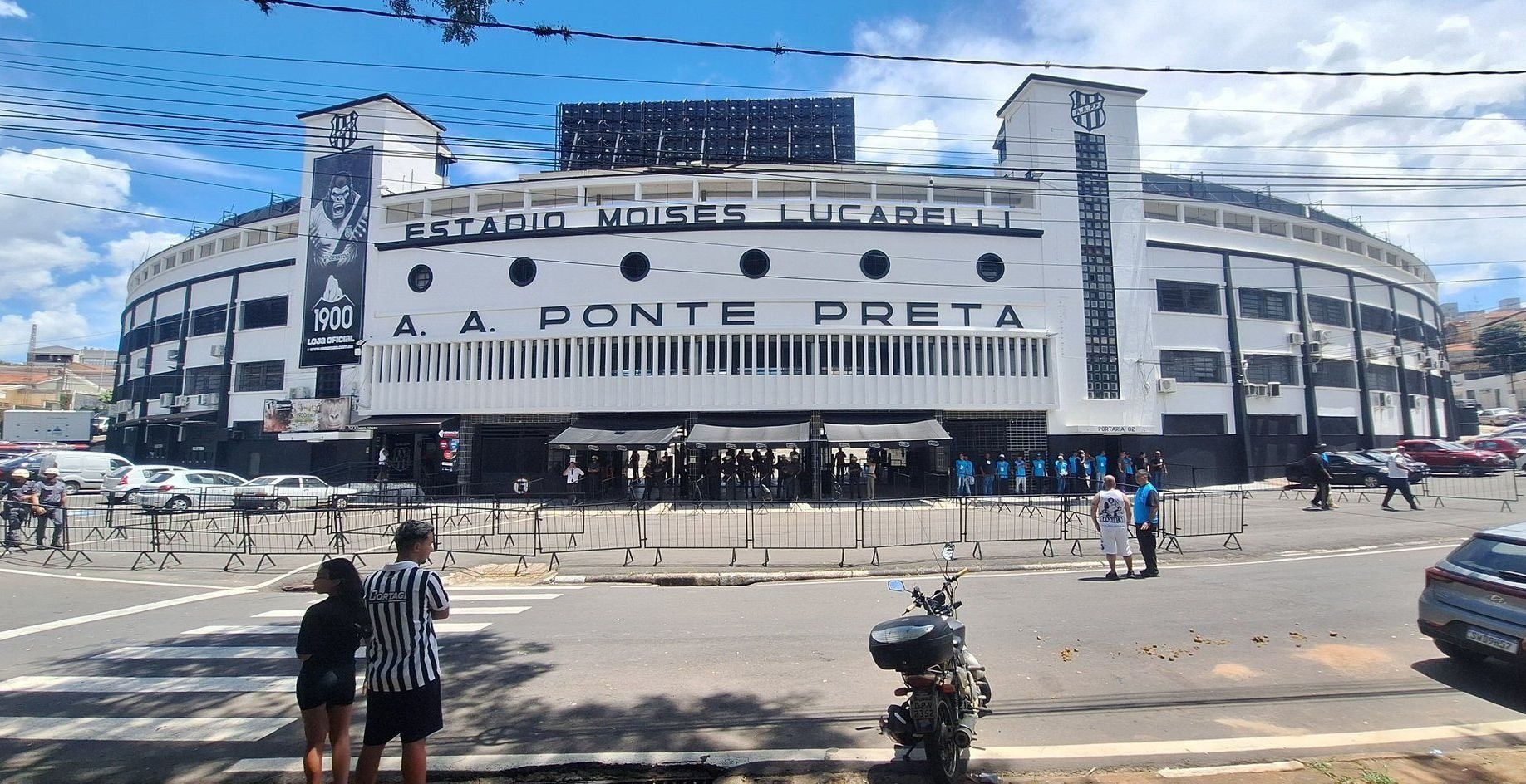 Greve na Ponte Preta força escalação de jogadores da base para evitar W.O.