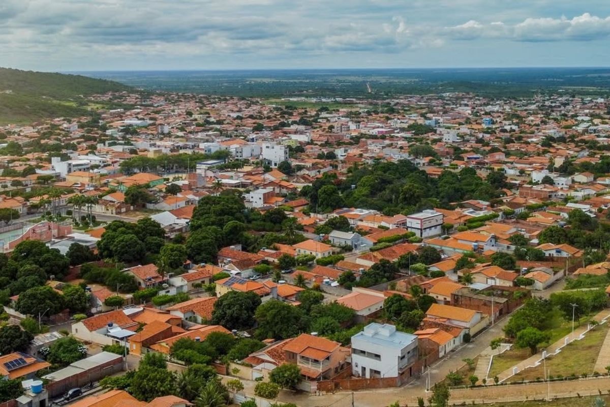 Mulher tenta recuperar meteorito de 97 kg achado pelo pai na Bahia