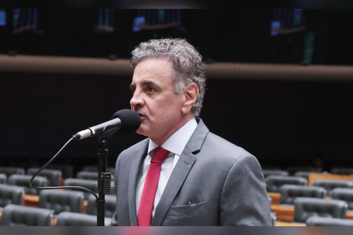 Diretórios do PSDB defendem pré-candidatura de Aécio à Presidência