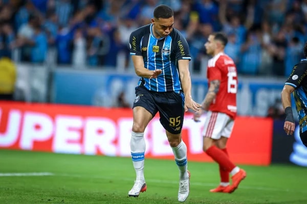 Semifinalistas, Atlético-MG e Grêmio decidiram Copa do Brasil há 10 anos