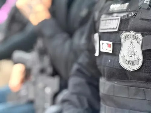 Foragido por matar mulher é preso após dar nome falso em blitz na BA