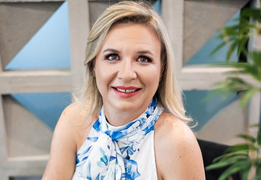 Ela superou um câncer e, perto dos 50 anos, virou consultora de investimentos