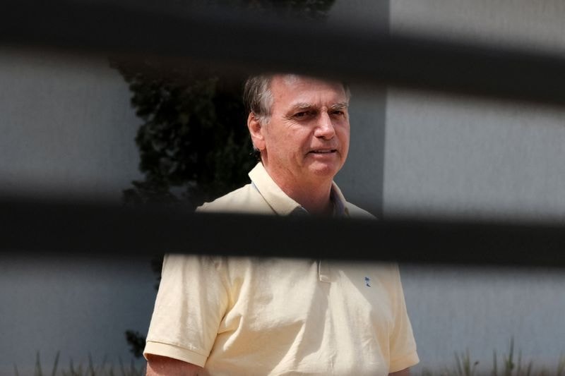Alexandre de Moraes retoma ação de ofício em busca contra Bolsonaro