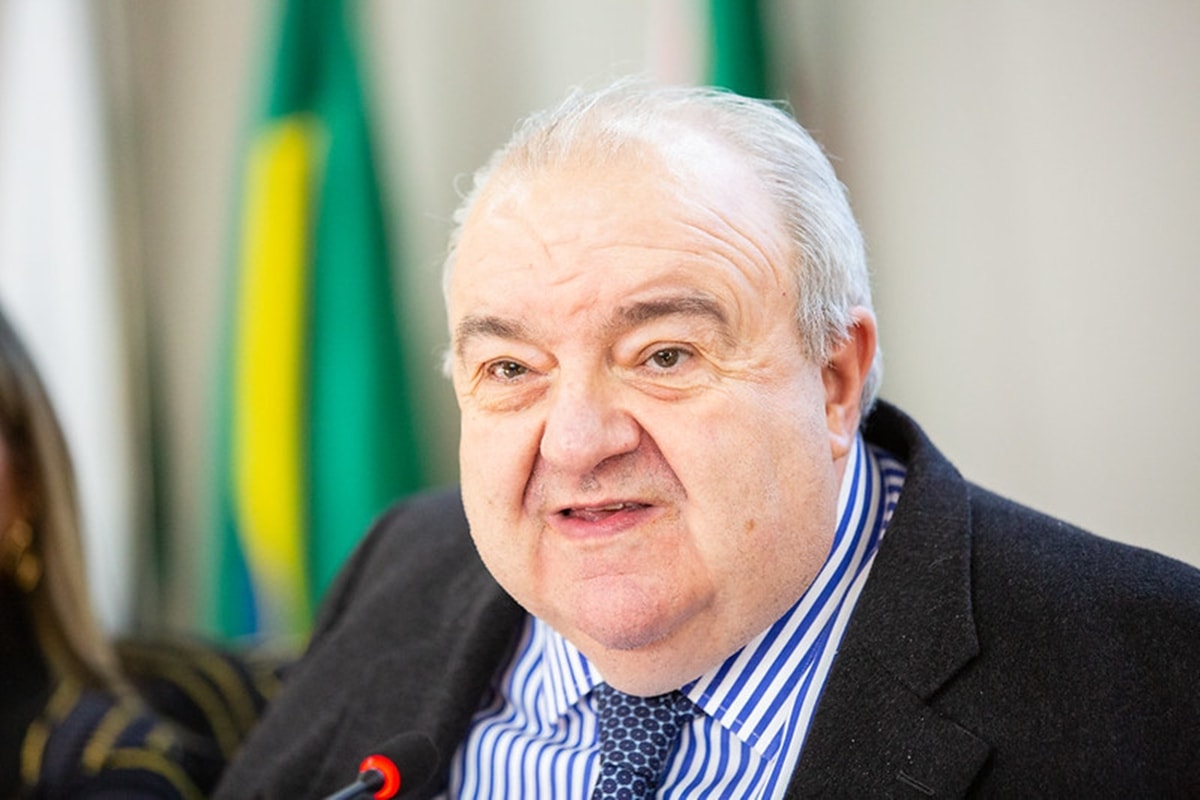 Greca desiste da disputa pelo governo do PR e será vice de Sandro Alex