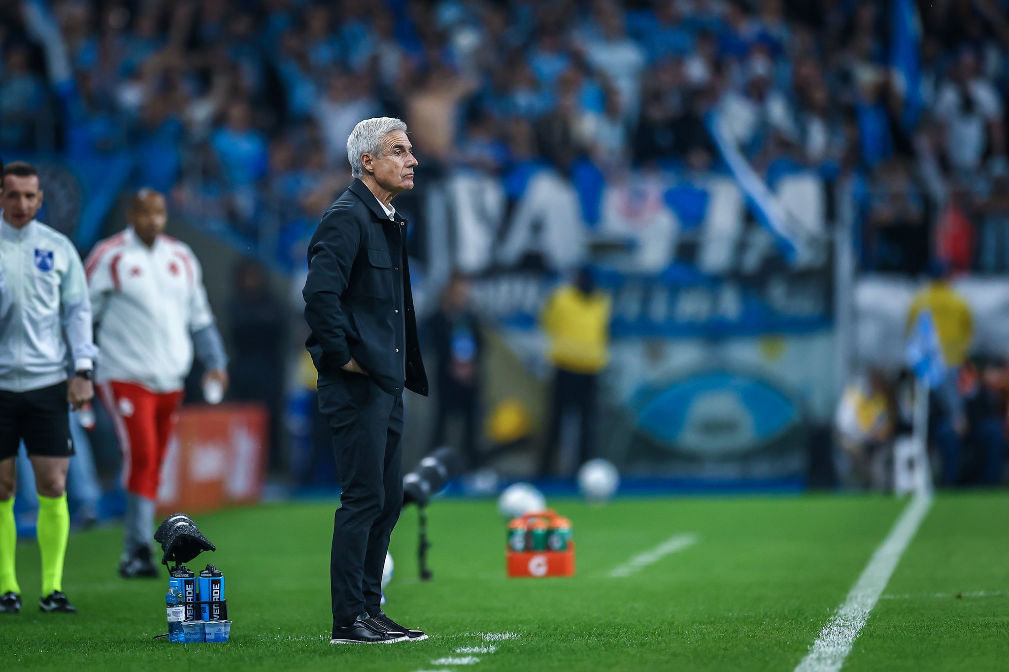 Luis Castro se despede do Grêmio nas redes sociais após demissão