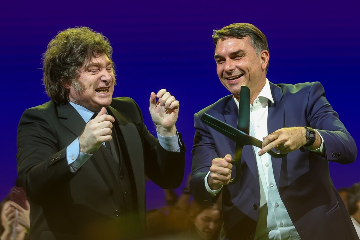 Flávio diz que Lula isolou o Brasil e promete reaproximação com Milei