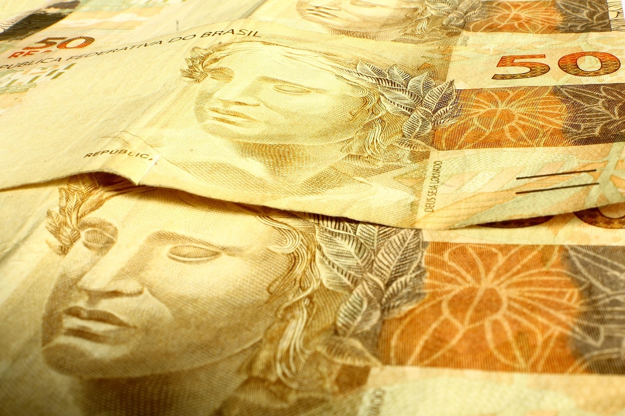 Empréstimo com FGTS vale a pena? Entenda o que acontece com o saldo na demissão