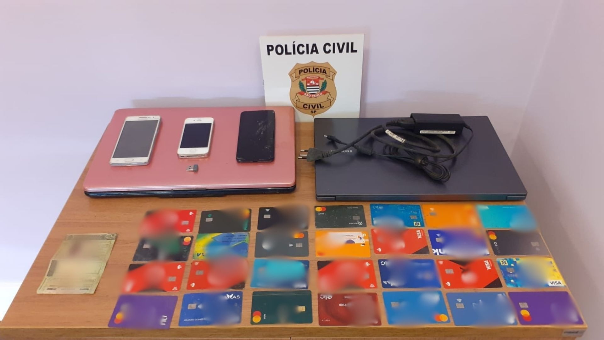 Criminosos tem marketplace de dados para golpes e polícia alerta para IA
