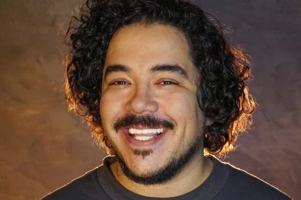 Cantora Bia Morais acusa ator de importunação sexual: "Beijou meu pé"
