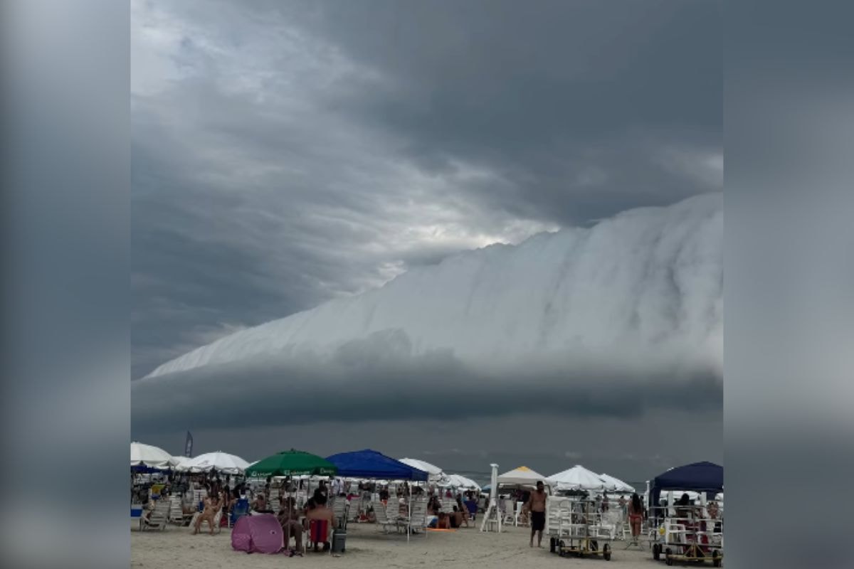 “Tsunami de nuvem”: fenômeno no céu de Bertioga assusta banhistas; vídeo